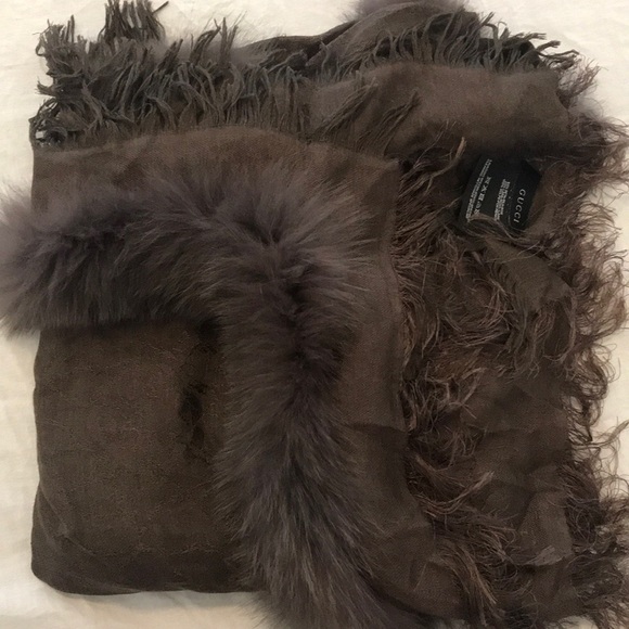 Gucci Accessories - Gorgeous GUCCI fox scarf